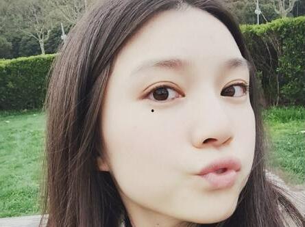 女生发吃瓜的暗示含义,女生“吃瓜”背后的趣味与心理  第1张